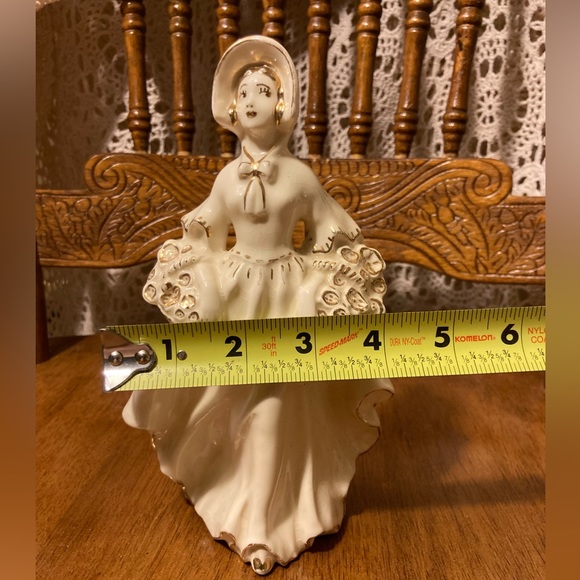 Vintage Gilded Lady With Floral Bouquet Baskets - Picture 13 of 14